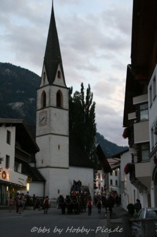 Pfunds-Kerle Fest, Einzug ins Festzelt