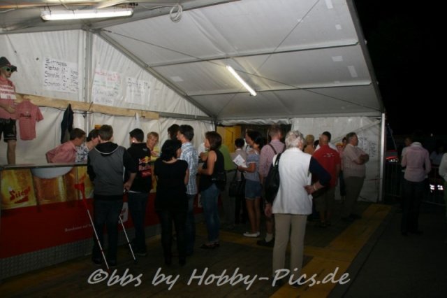 Pfunds-Kerle Fest, Einzug ins Festzelt