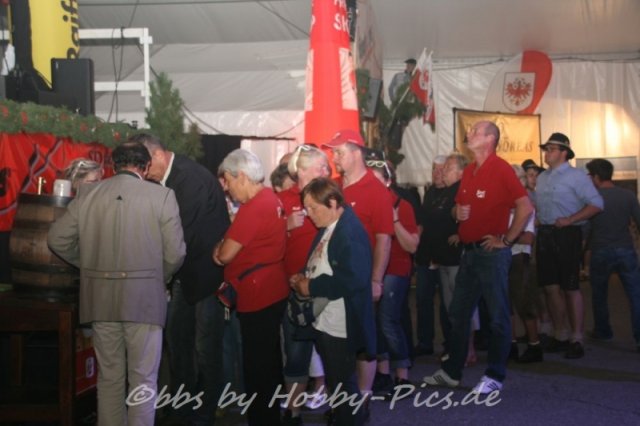 Pfunds-Kerle Fest, Einzug ins Festzelt