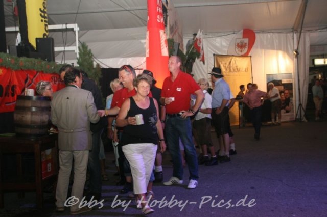 Pfunds-Kerle Fest, Einzug ins Festzelt