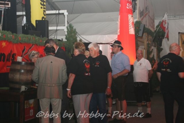 Pfunds-Kerle Fest, Einzug ins Festzelt