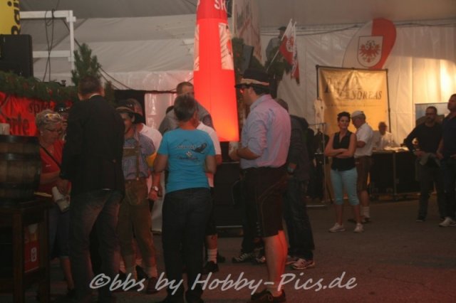Pfunds-Kerle Fest, Einzug ins Festzelt