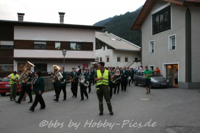 Pfunds-Kerle Fest, Einzug ins Festzelt