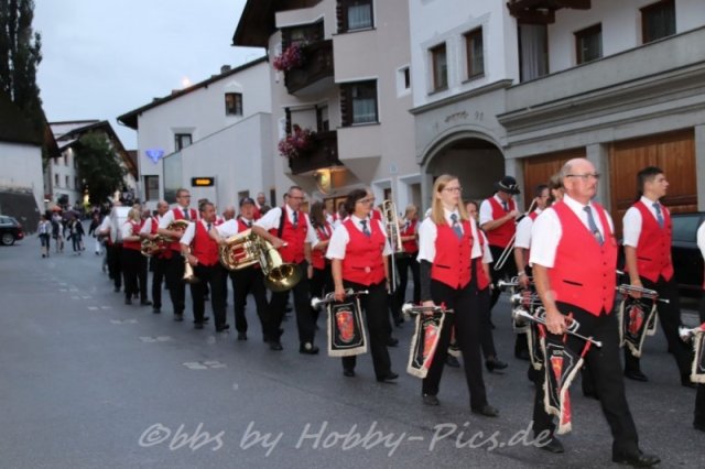 Festzug zum Festzelt