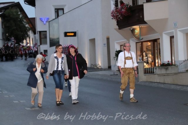 Festzug zum Festzelt