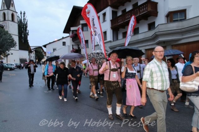 Festzug zum Festzelt