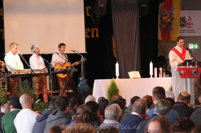 Alpenrock im Feuerwehrhaus, Sonntag