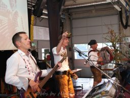 Alpenrock im Feuerwehrhaus, Sonntag