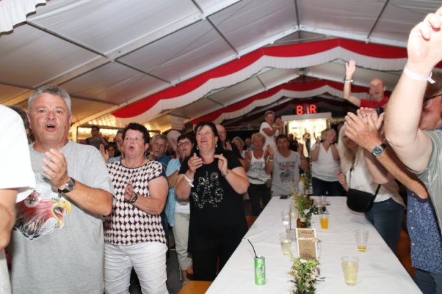 Feiern mit Freunden - VIP-Zelt-Party
