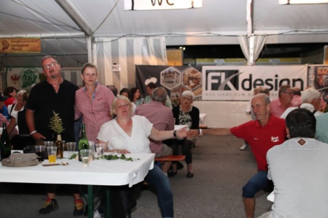 Feiern mit Freunden - VIP-Zelt-Party