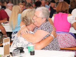 Feiern mit Freunden - VIP-Zelt-Party